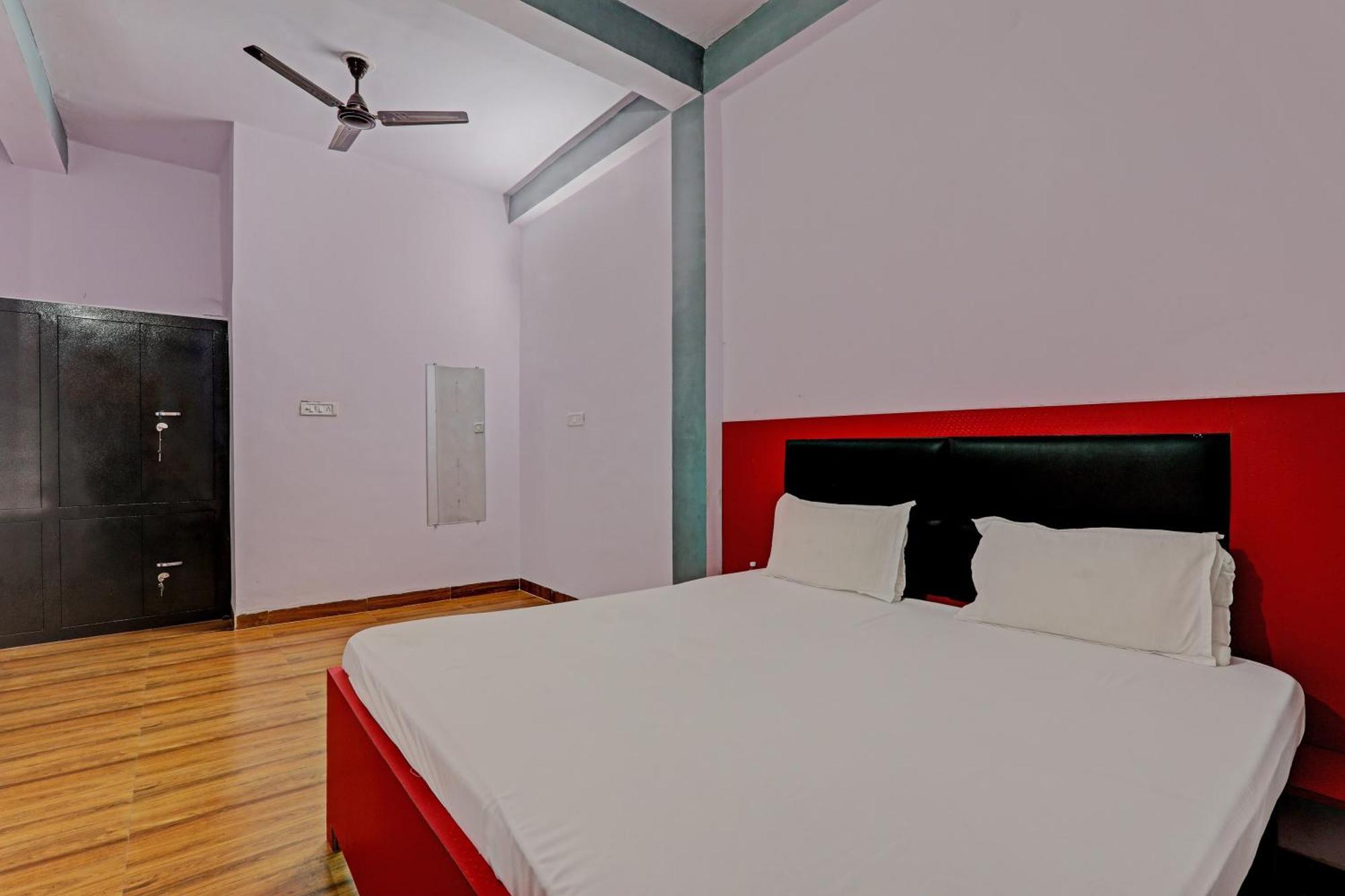 Oyo Hotel Crown 勒克瑙 外观 照片