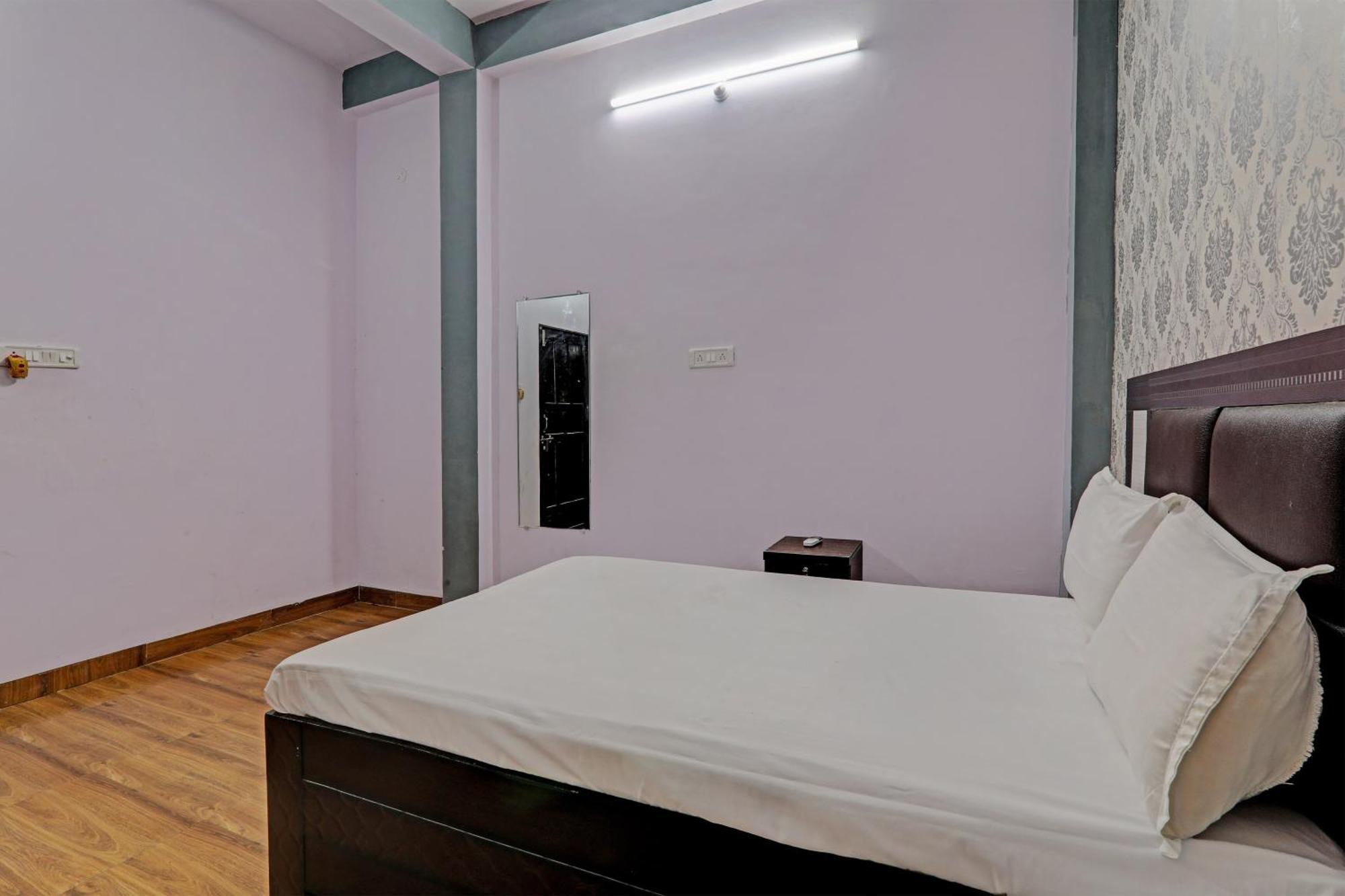 Oyo Hotel Crown 勒克瑙 外观 照片